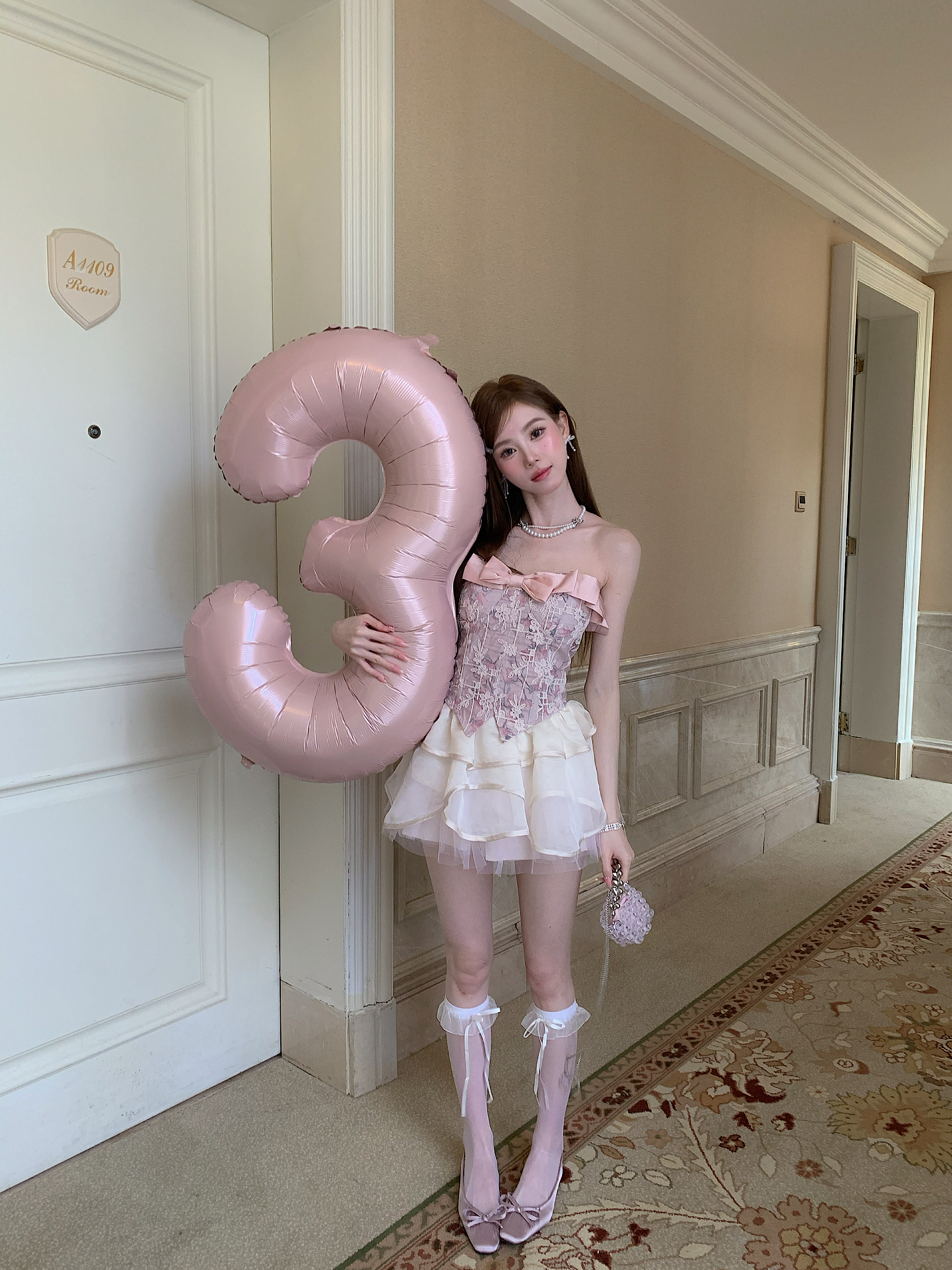 𝐿𝑜𝑣𝑒 𝑦𝑜𝑢𝑟𝑠𝑒𝑙𝑓,<br> 𝐿𝑜𝑣𝑒 𝑦𝑜𝑢𝑟 𝑙𝑖𝑓𝑒. | Flora Studio