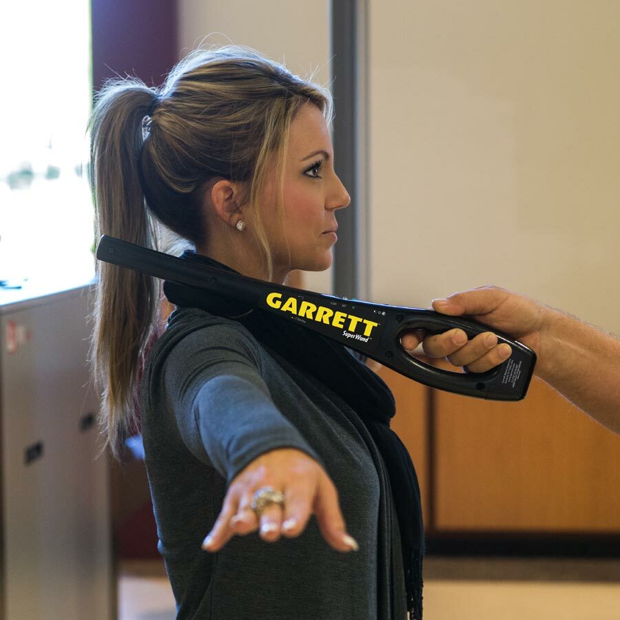 Garrett Hand-Held Metal Detector SuperWand sub1 900x900.jpg