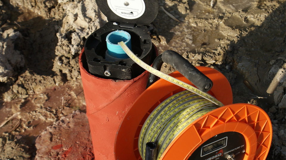 Sisgeo Water Level Indicator with Temperature WL112T 2.jpg