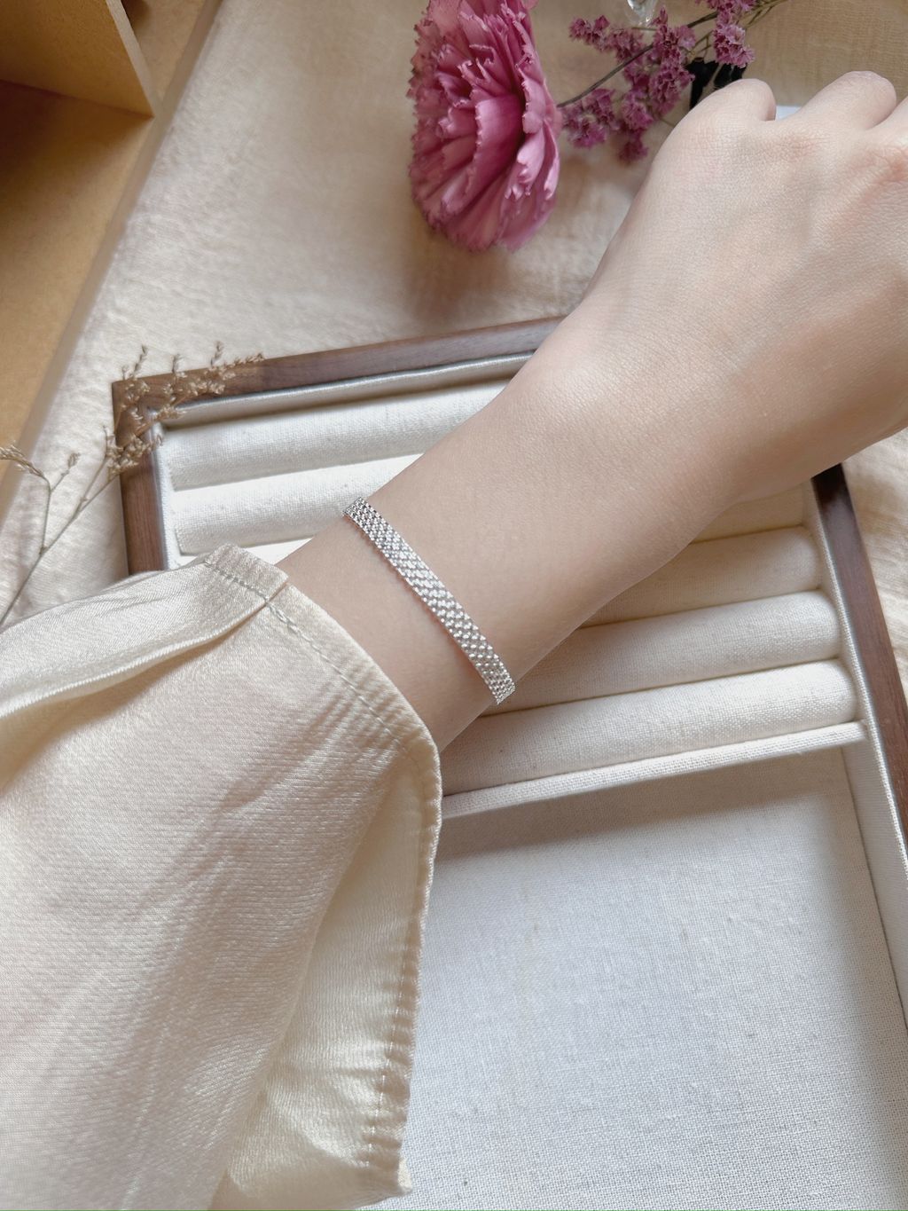 01a08eaab4876eaee5aecacc426975ae5ab4edbc4e