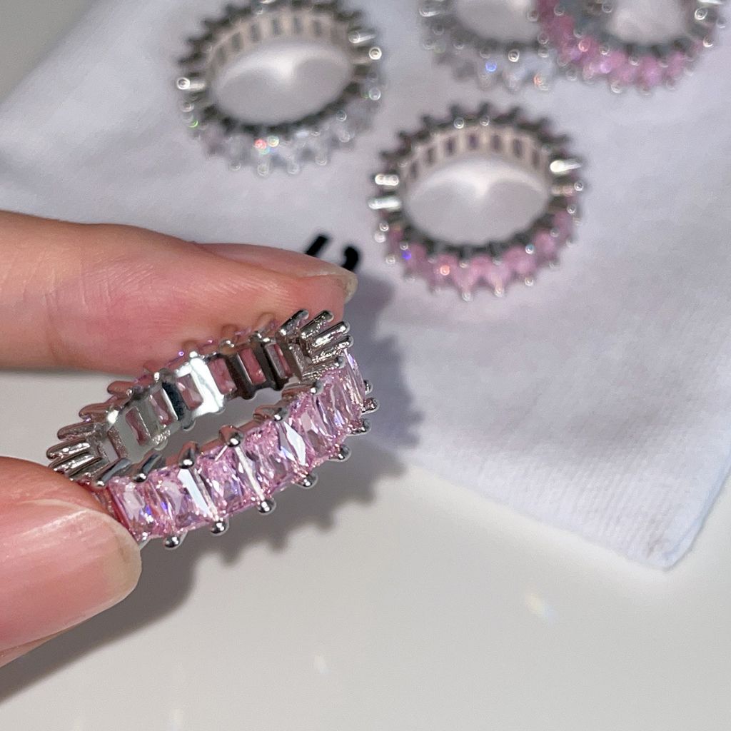 tw-11134207-7qul1-liv35oacha5w16