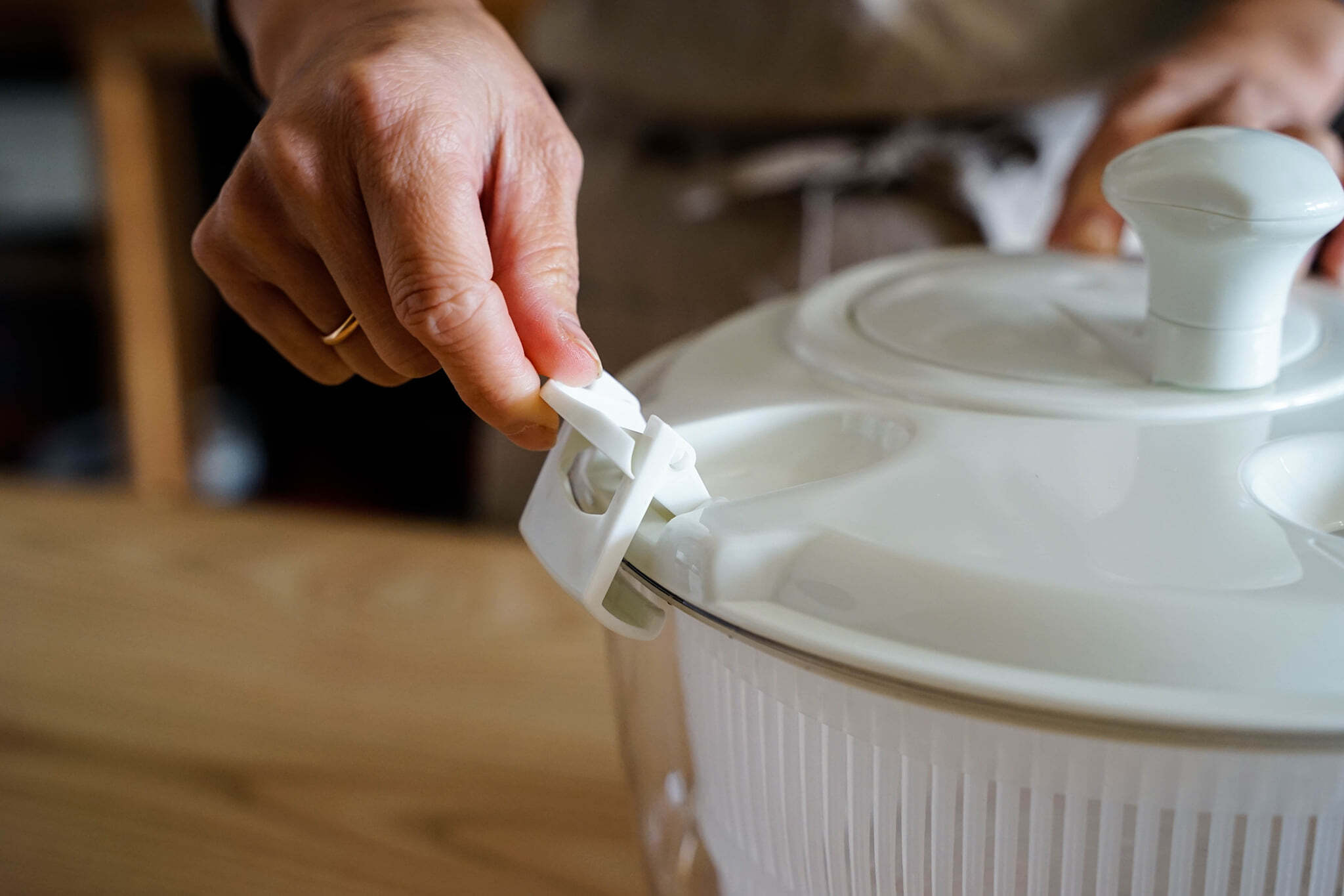 日本 敲好用手搖 野菜水切機 (4)
