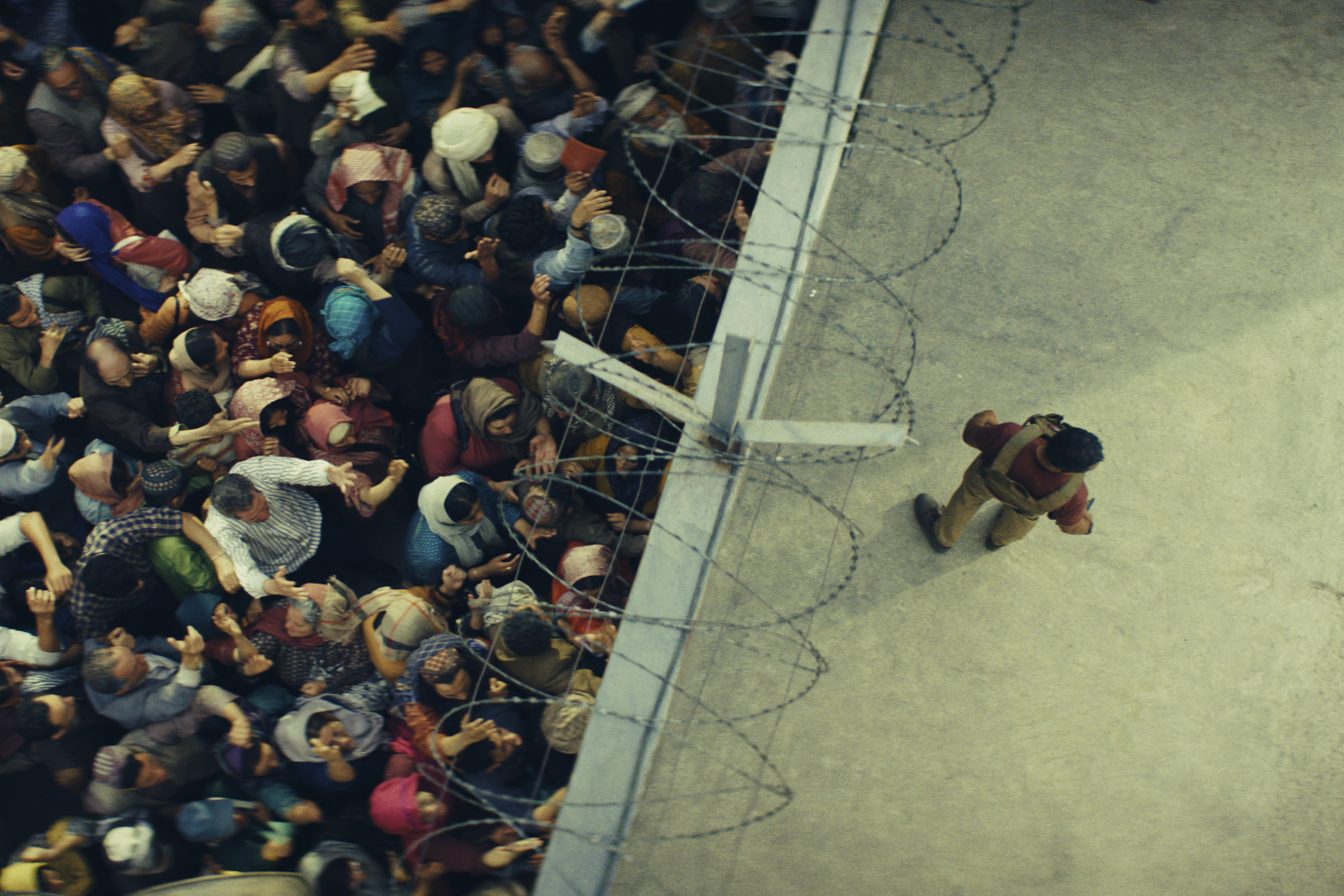 13 Days, 13 Nights_Stills_ (2)