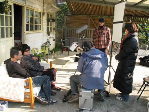 20年間，紀錄片《傳奇女伶 高菊花》拍攝團隊多次前往達邦部落採訪高菊花。