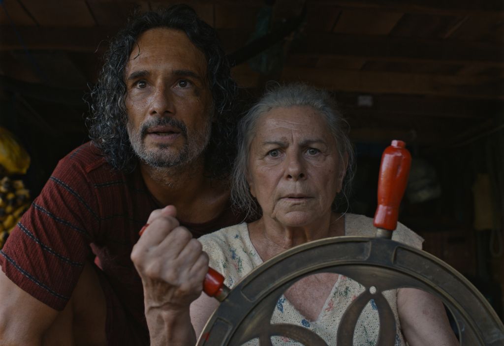 THE_BLUE_TRAIL_Still_2┬®Guillermo_Garza_Desvia