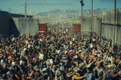 13 Days, 13 Nights_Stills_ (1)