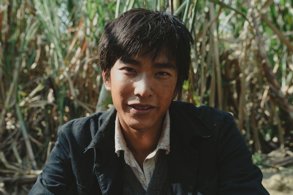 曾敬驊在超前導預告中直視鏡頭，說出：「我們什麼都沒有，只有勇敢。」短短20秒，情感濃烈，令人鼻酸。／華文創 提供