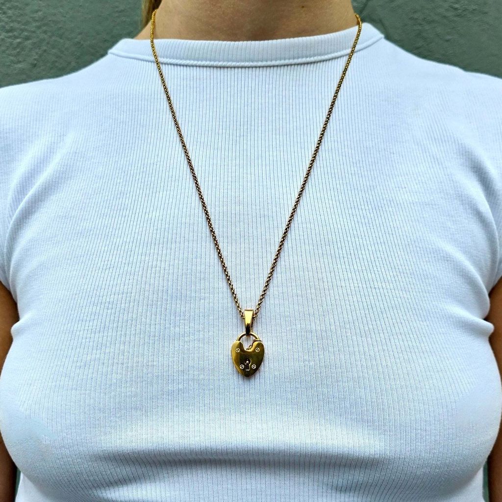 HeartCharmRhi_1800x1800