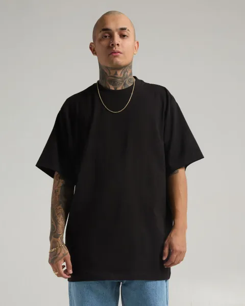 7.5maxheavyweightshortsleeve_black_002_f1b36048-0266-4d6c-8e7f-f9042cb88f14