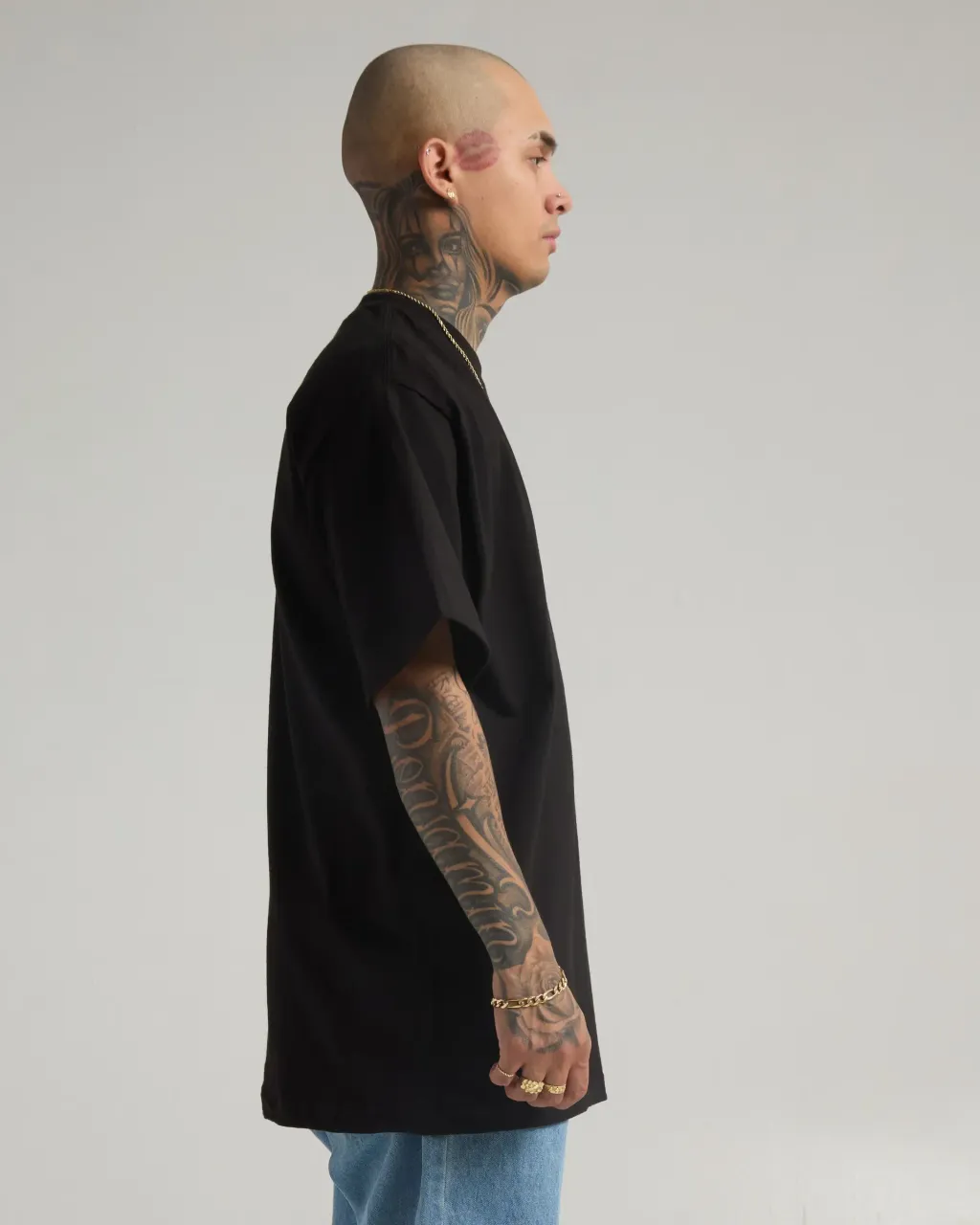 7.5maxheavyweightshortsleeve_black_004_3ee1a8c8-de99-4bcc-9adb-3ebaee97a06c