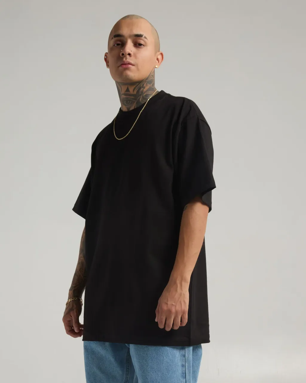 7.5maxheavyweightshortsleeve_black_005_f7131181-e7e7-4b99-a948-c4c03f51c294