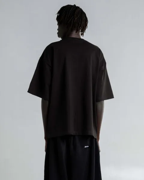 7_5_max_heavyweight_cropped_tee_black_back_view002_d54d4205-0654-45ba-b263-fbcb7e6aac56
