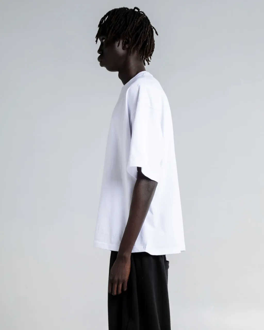 7_5_max_heavyweight_cropped_tee_white_side_view003_df430834-1c5d-42e1-9561-6efde1ac61d9