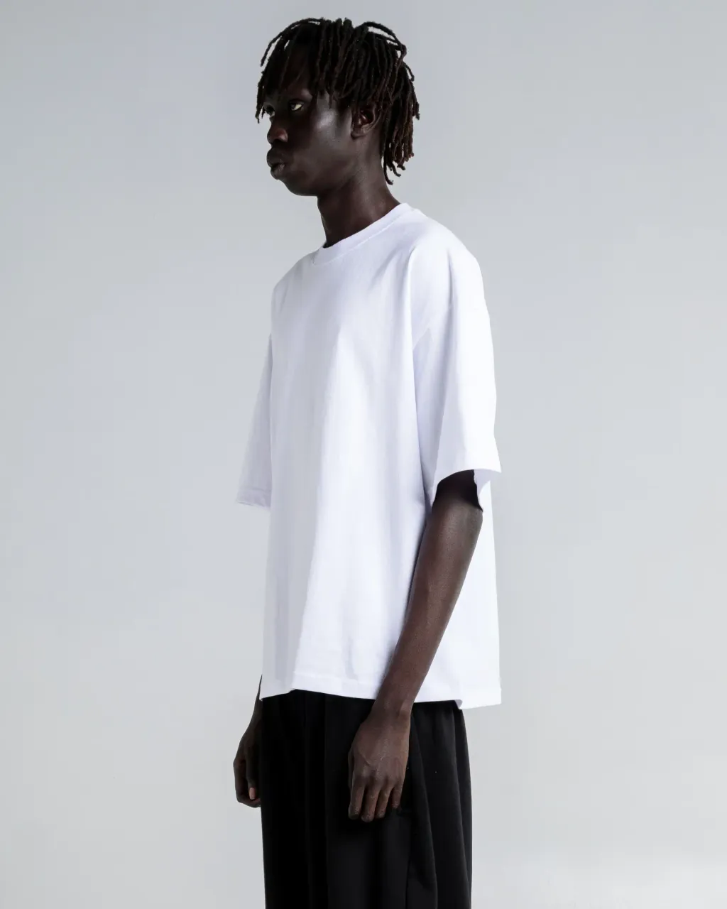 7_5_max_heavyweight_cropped_tee_white_threequarter_view004_9c354404-b878-436a-8cd0-78a45b7024fc