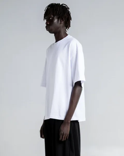 7_5_max_heavyweight_cropped_tee_white_threequarter_view004_9c354404-b878-436a-8cd0-78a45b7024fc