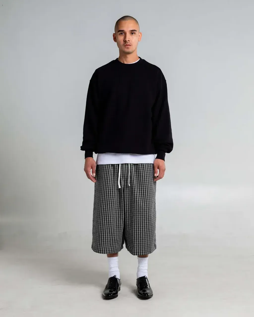 baggy_plaid_shorts_black_fullbody0011_42cc62d5-94f7-4348-8880-de1ba8d93baf
