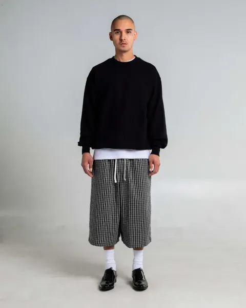 baggy_plaid_shorts_black_fullbody0011_42cc62d5-94f7-4348-8880-de1ba8d93baf