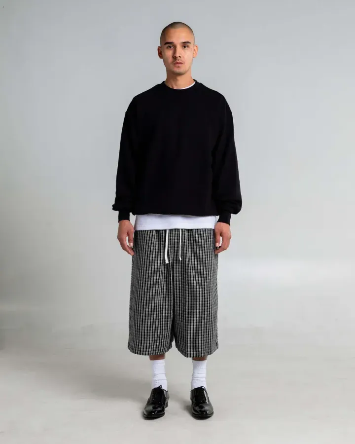 baggy_plaid_shorts_black_fullbody0011_42cc62d5-94f7-4348-8880-de1ba8d93baf