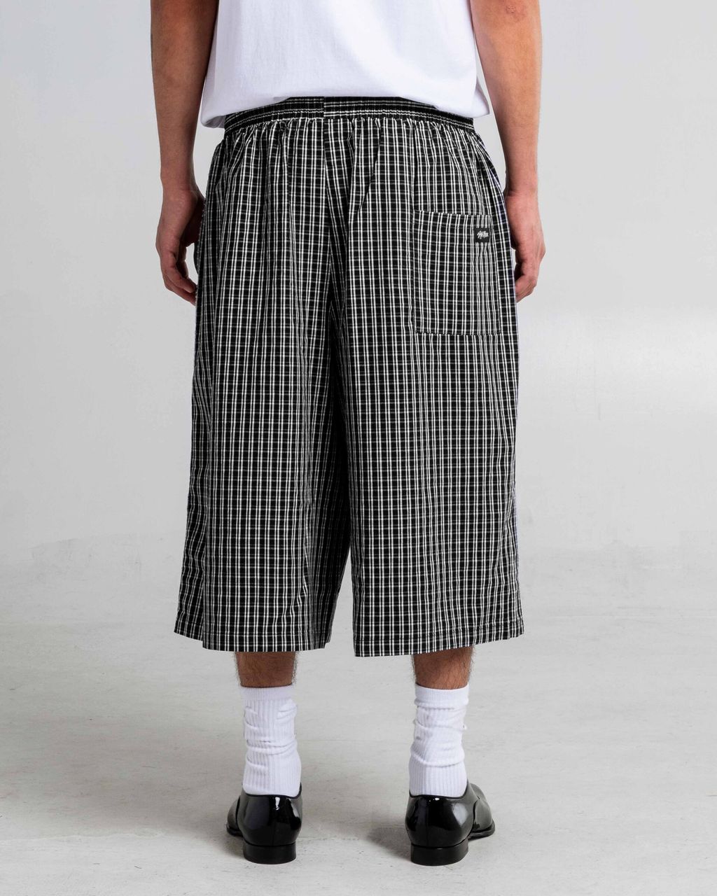 baggyplaidshorts_black_back002