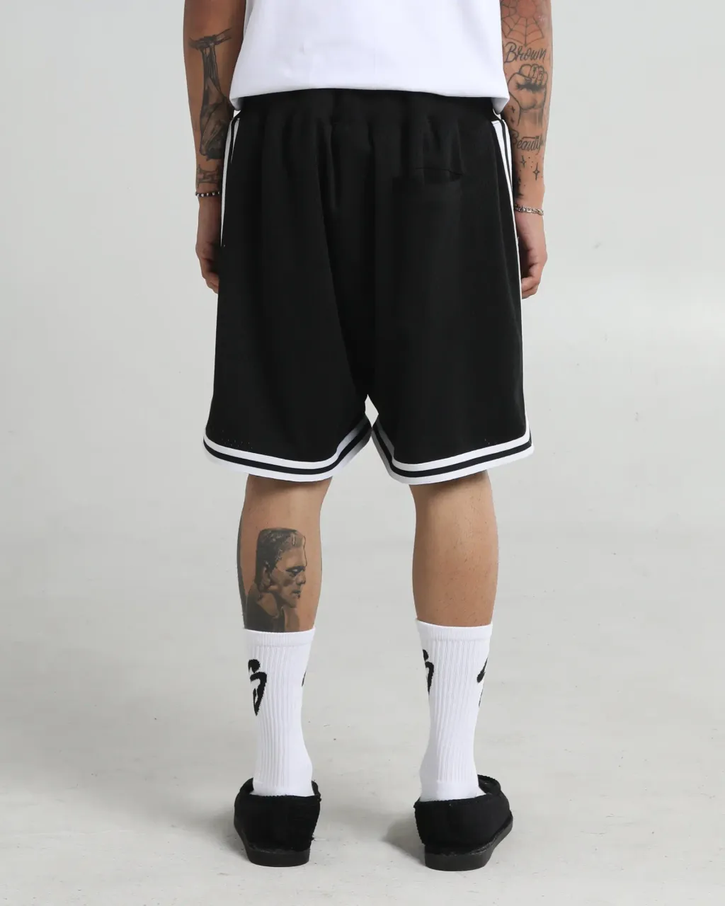 retrobasketballshorts_black_003_6388fab0-7dbf-4afc-849c-6f6c958456e7