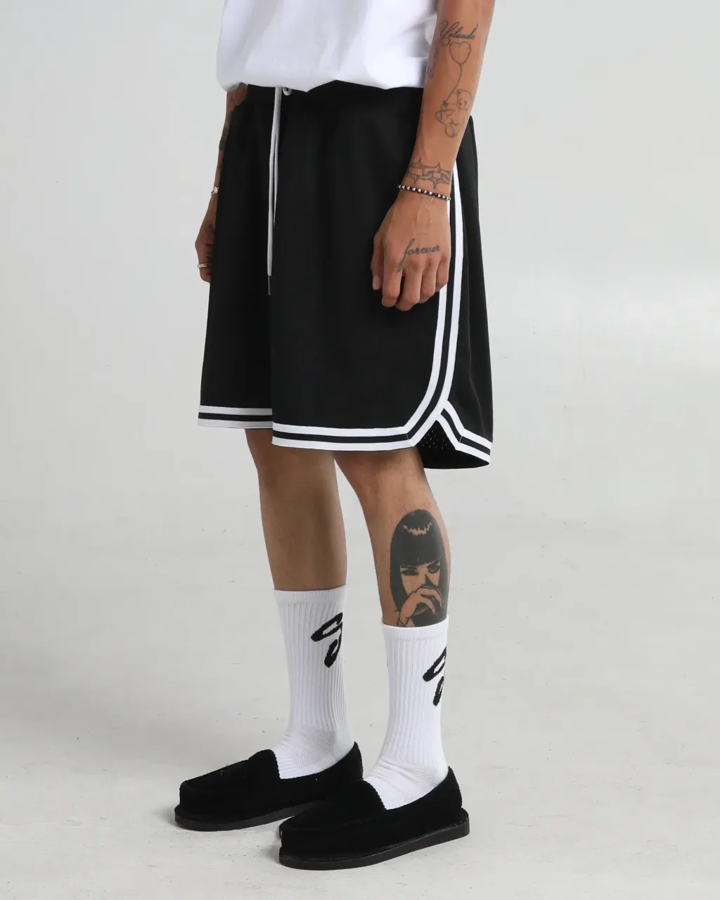 retrobasketballshorts_black_005_b658b1c8-dd49-4dbb-a0e4-dc6a96f73041