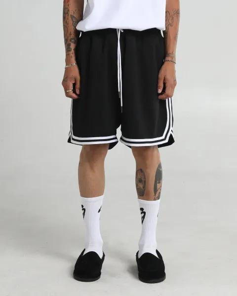 retrobasketballshorts_black_002_f12fdb8a-3c37-4ff8-a2ac-1237b59c42bf