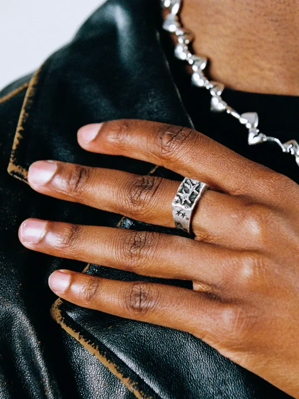 twojeys-yuzuk-gumus-r18-ignorant-icon-ring-silver-09620101040925029-1039304-33216498172069