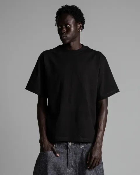 7.5ozMaxHeavyweightCroppedTee_Black_Front002