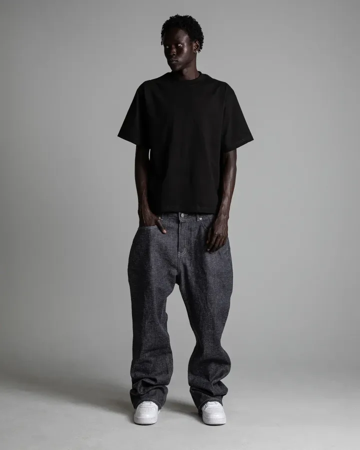 7.5ozMaxHeavyweightCroppedTee_Black_Fullbody001