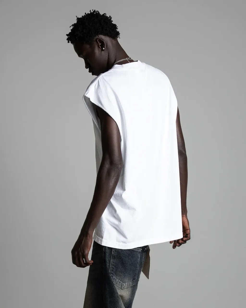 7.5ozGarmentDyeMuscleTee_White_Side004