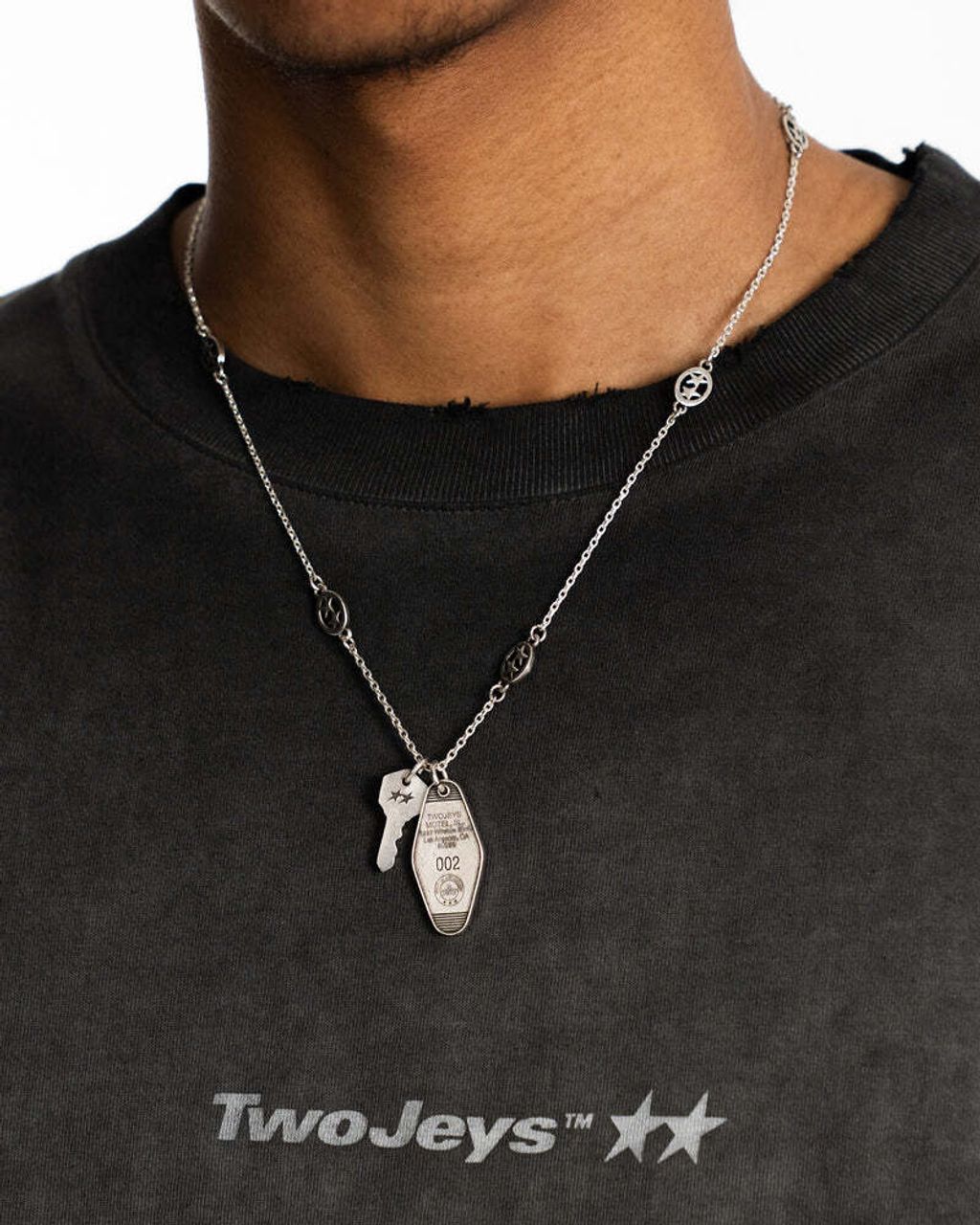 motel-necklace-closeup