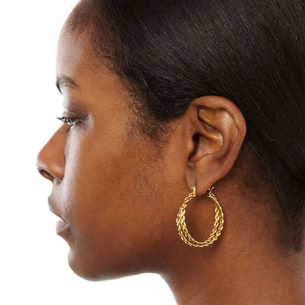 erykah-hoop-earrings-gold-hoopsandchains-model_1800x1800
