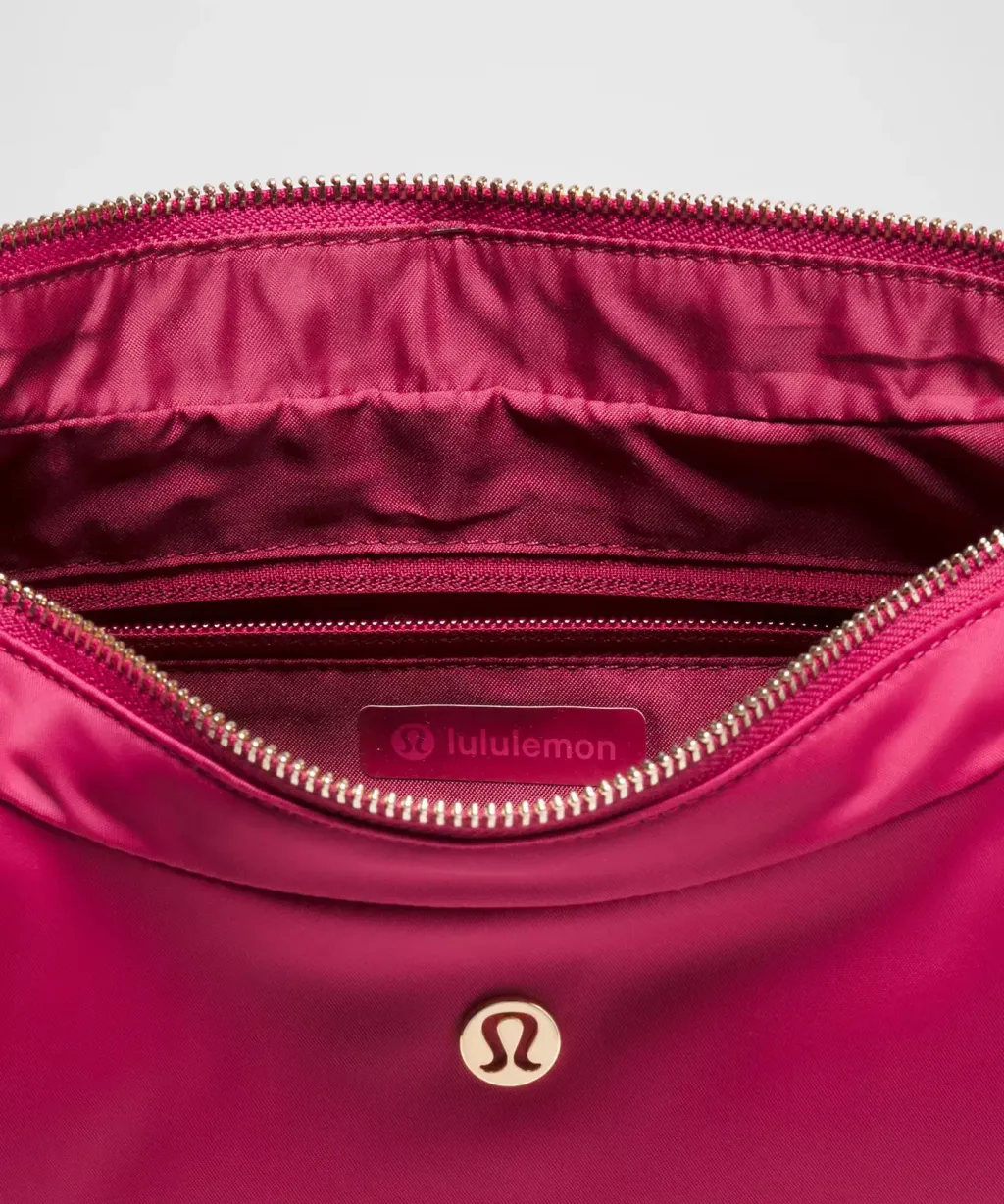 City Essentials Shoulder Bag 4L lululemon 6