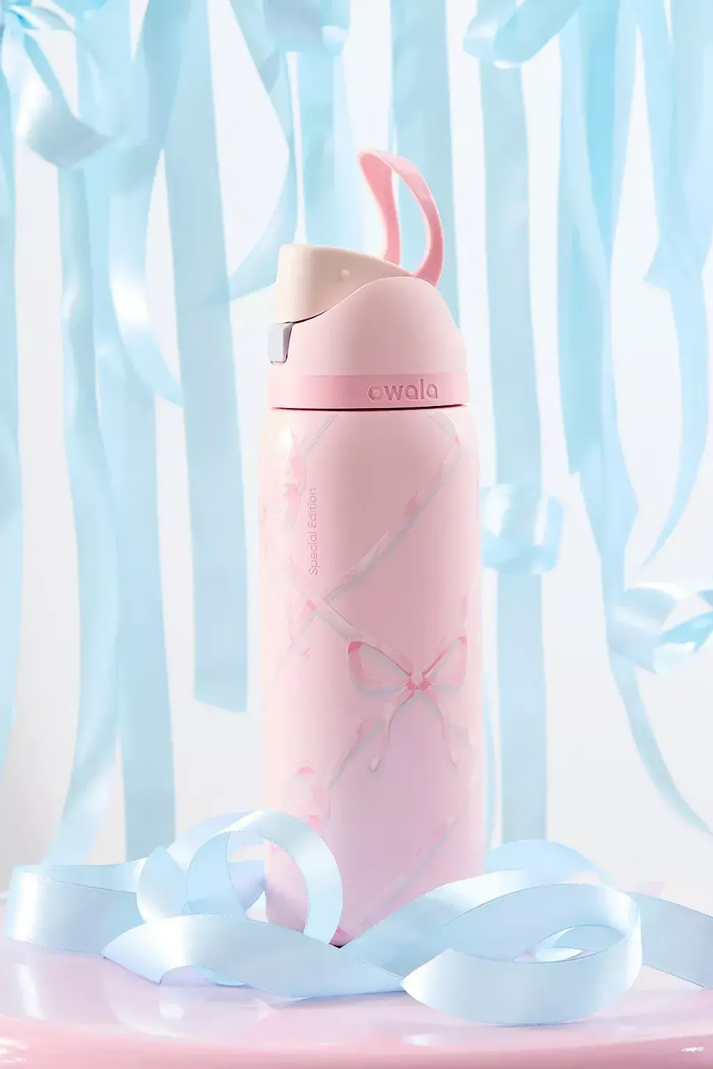 FreeSip® Award winning. Leak-proof. 24 hours cold. 2 7