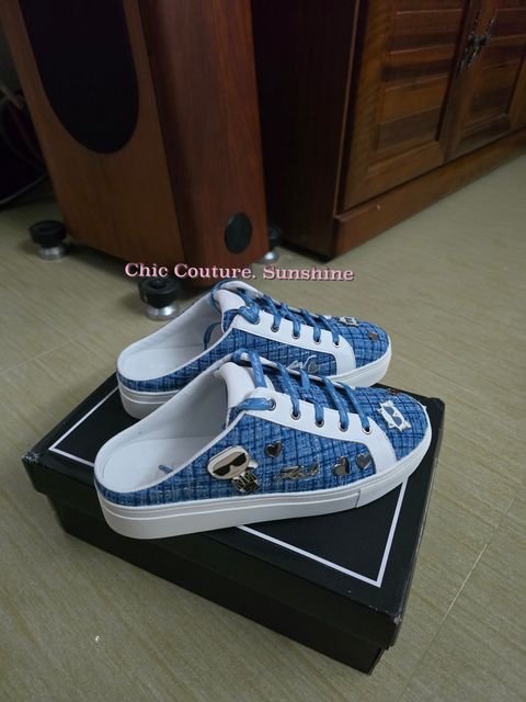 KARL LAGERFELD PARIS Women's Cambria Slide Sneakers 卡爾老佛爺藍調花呢穆勒休閒鞋

karl sneakers