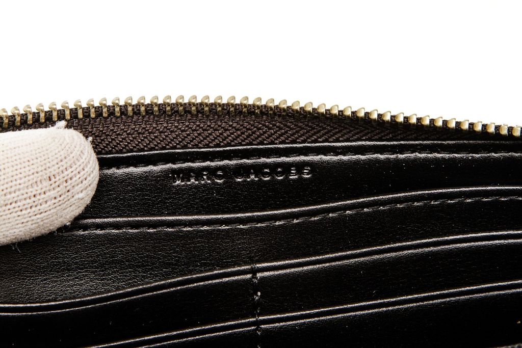 Marc Jacobs Dark Gray Leather Vertical Zip-Around Wallet 4