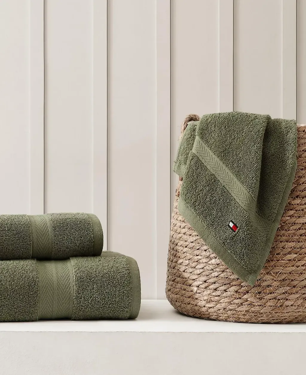 tommy Modern American Solid Cotton Bath Towel, 30" x 54"  33
