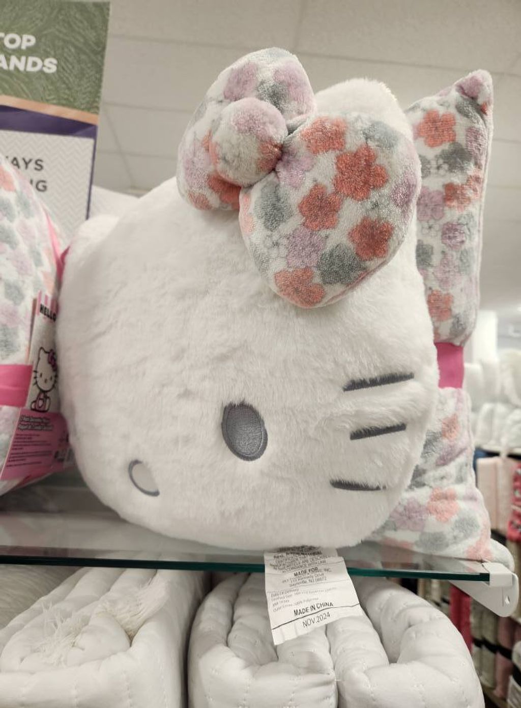 HELLO KITTY 2pc Flower Pillows