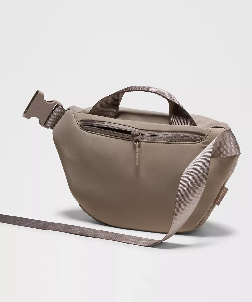 Curved Crossbody Bag 3L  4