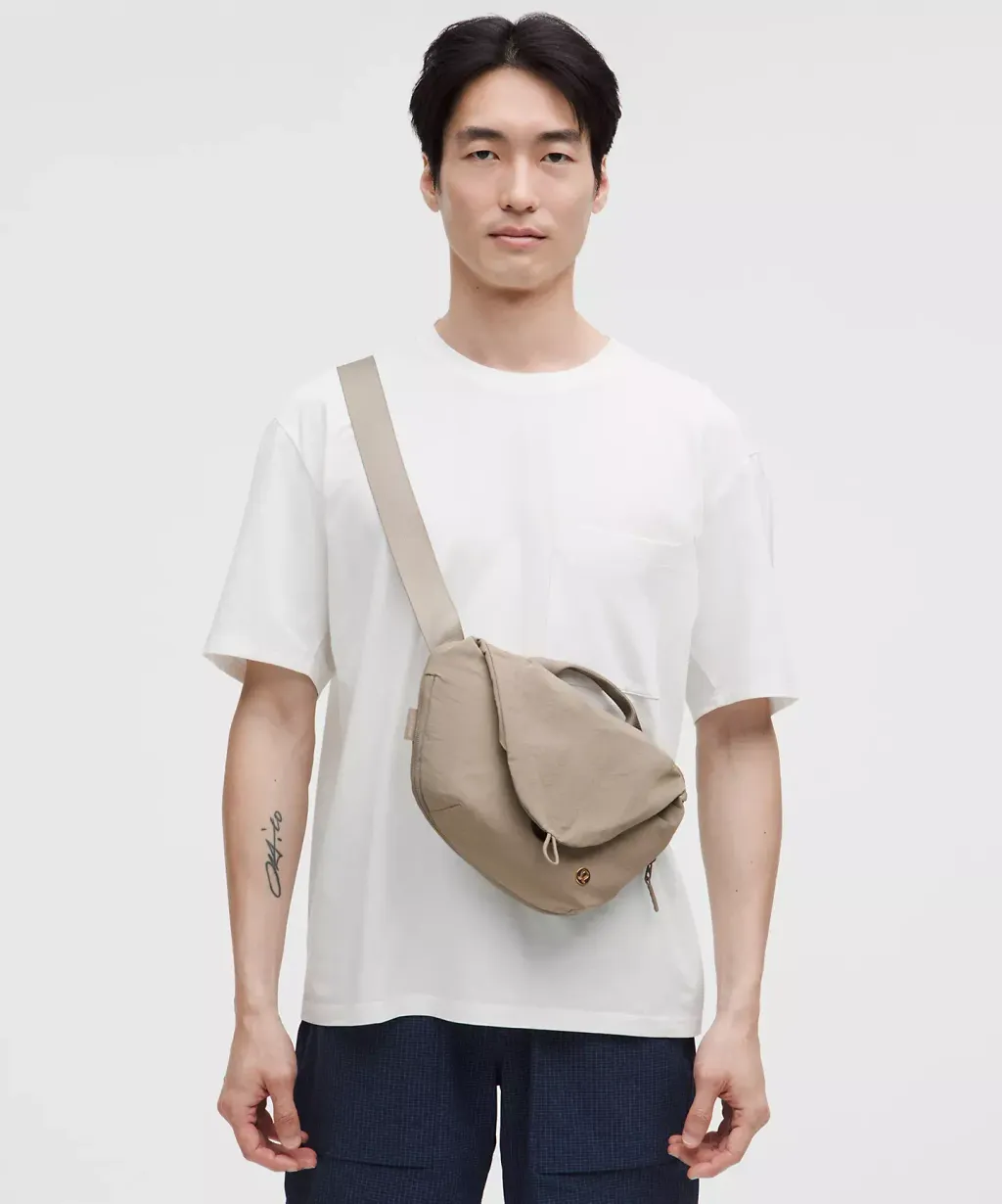 Curved Crossbody Bag 3L  7