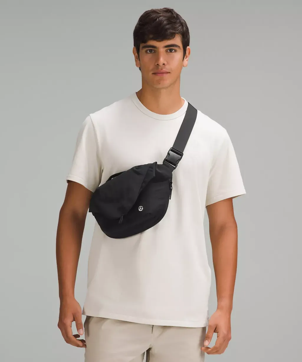 Curved Crossbody Bag 3L  lululemon 29