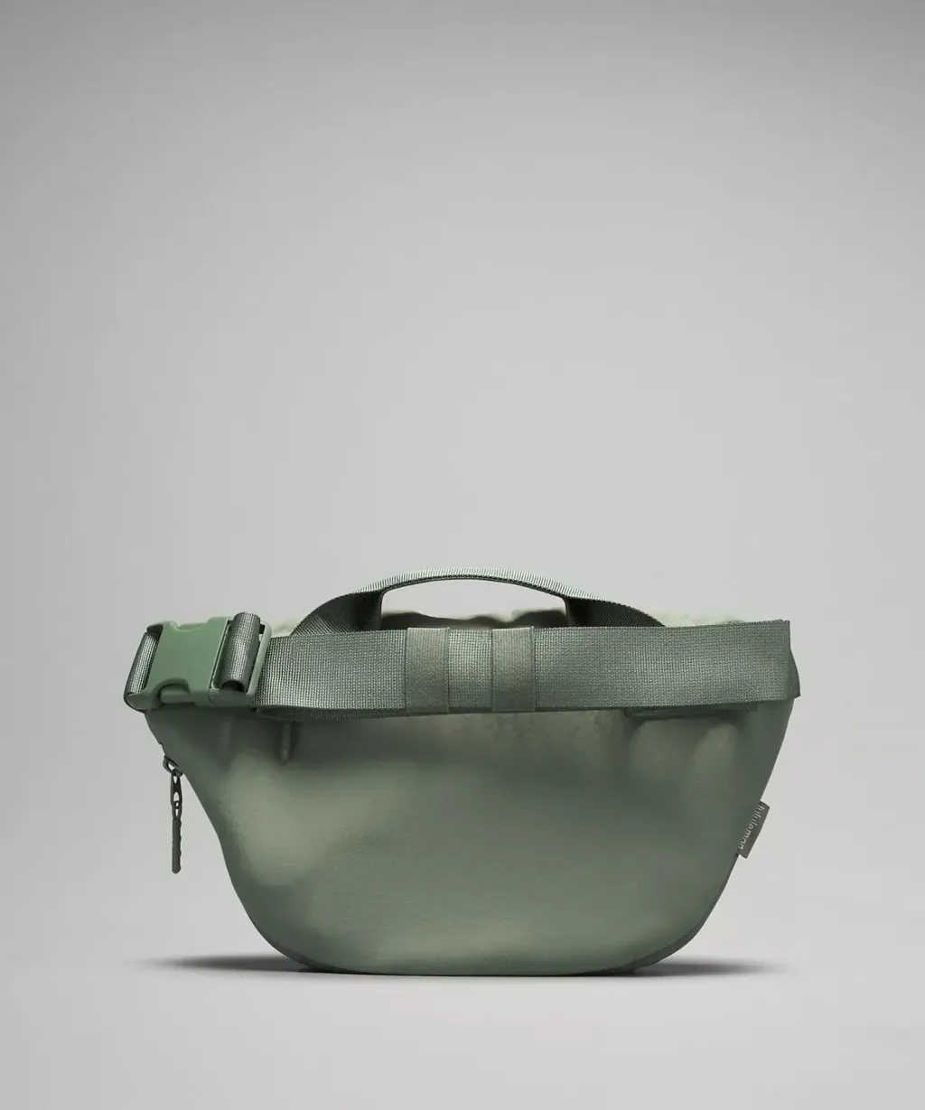 Curved Crossbody Bag 3L  lululemon 4