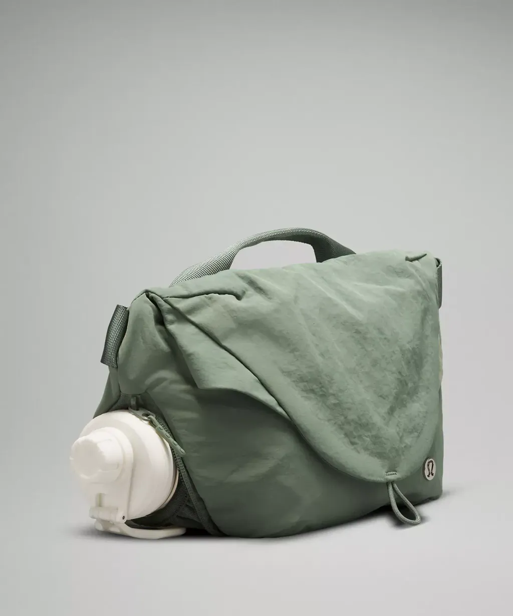 Curved Crossbody Bag 3L  lululemon 98