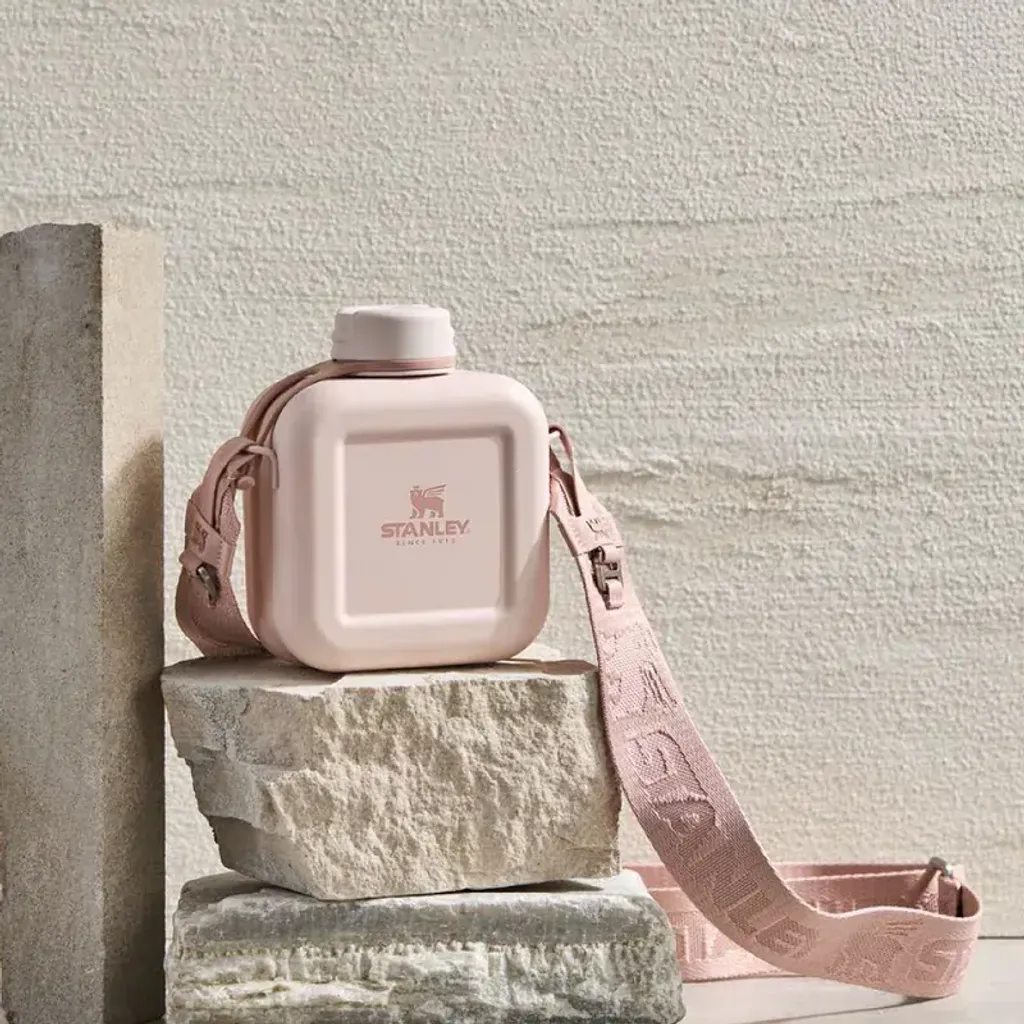 STANLEY Next x Nature 系列 方形背帶水壺 0.47L : 山櫻粉