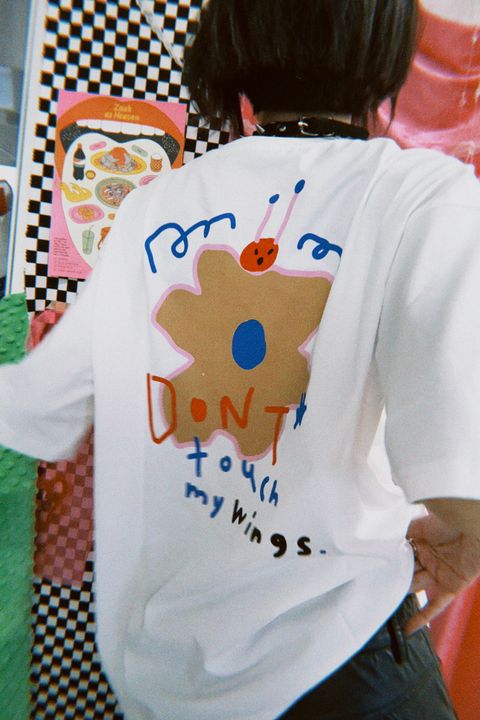 蝴蝶生氣了（白）｜寬寬大大Ｔ2.0 - 1