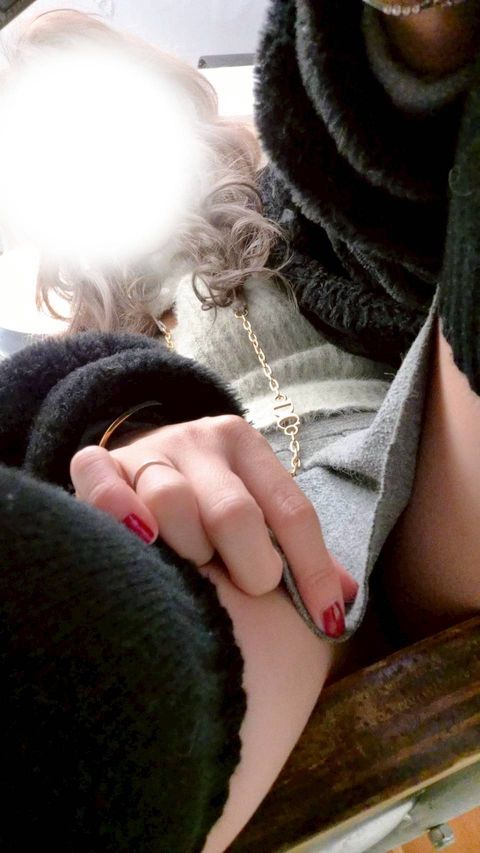 A10.課桌椅之中的紫色蕾絲內褲101