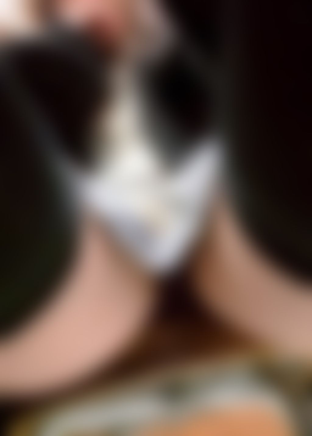 A10.課桌椅之中的紫色蕾絲內褲202