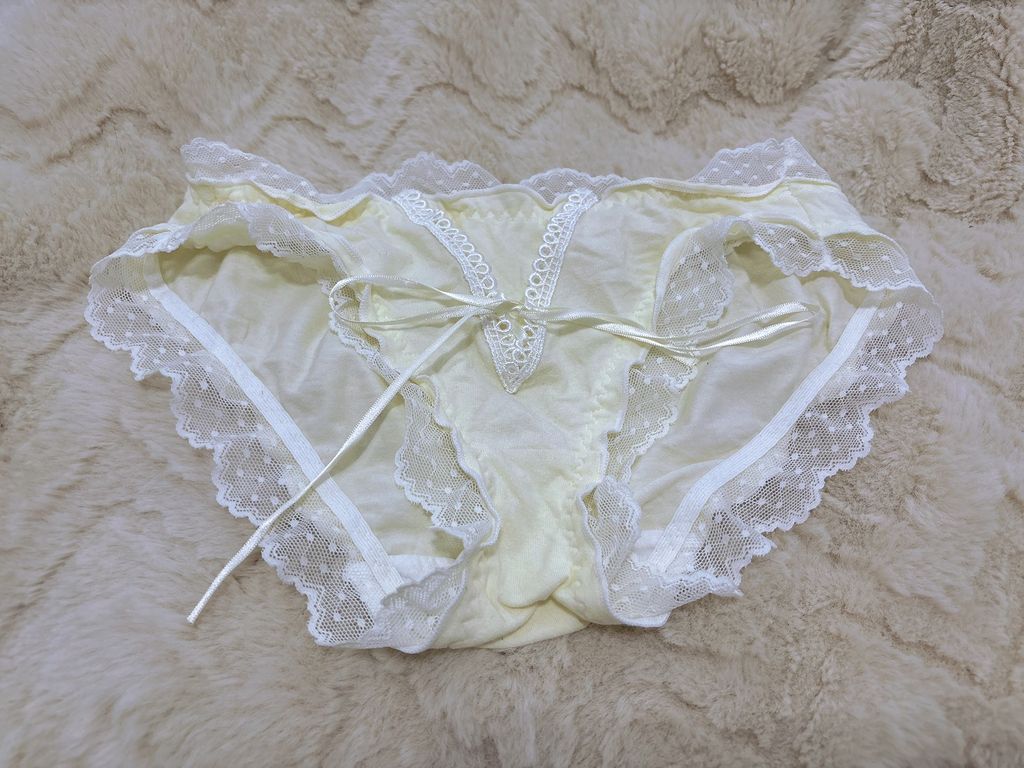 A1.嫩黃少女蕾絲內褲