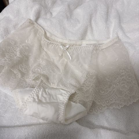 A4.純白大蕾絲內褲