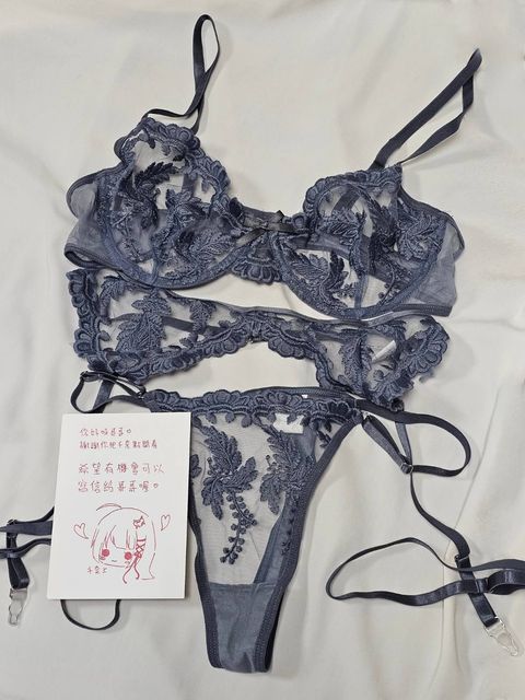 C6.藍灰透膚蕾絲成套